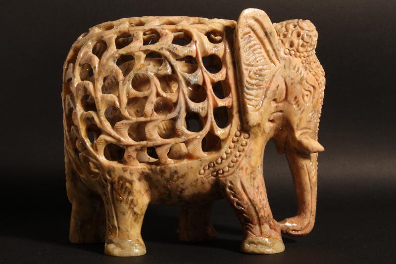 Elephant avec bb, sculpt en pierre (Inde)