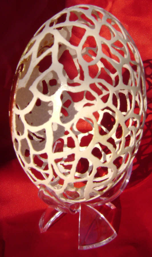 Sandrine, sculptrice sur oeufs