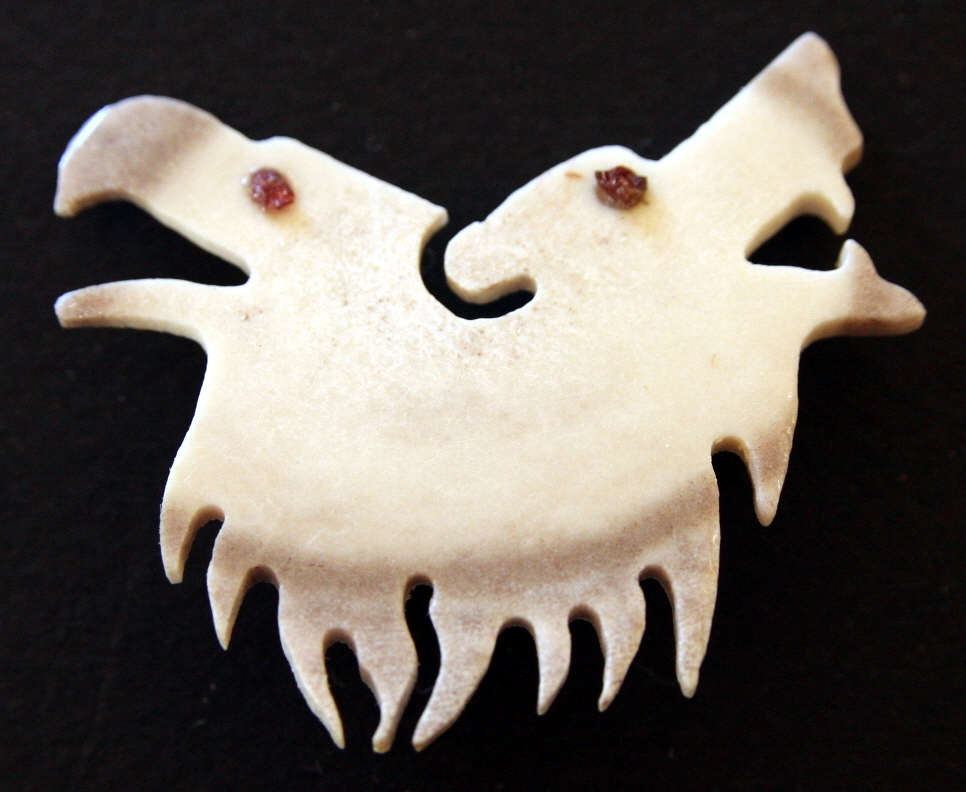 Bijoux sculptés dans du bois d'orignal et incrusté de pépites d'or  - Michael Mason 
