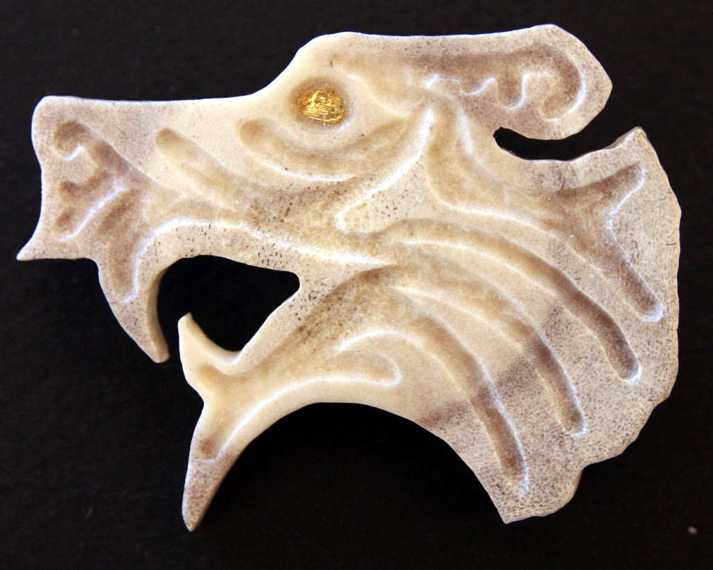Bijoux sculptés dans du bois d'orignal et incrusté de pépites d'or  - Michael Mason 