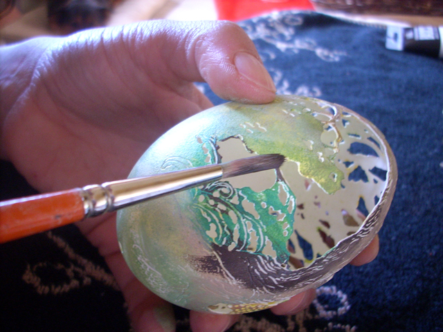 Painting on egg shell