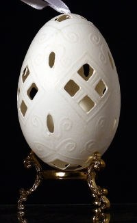 Carved goose egg shell worked with acid within shell thickness : Hungary