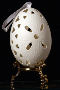 Carved goose egg shell worked with acid within shell thickness : Hungary