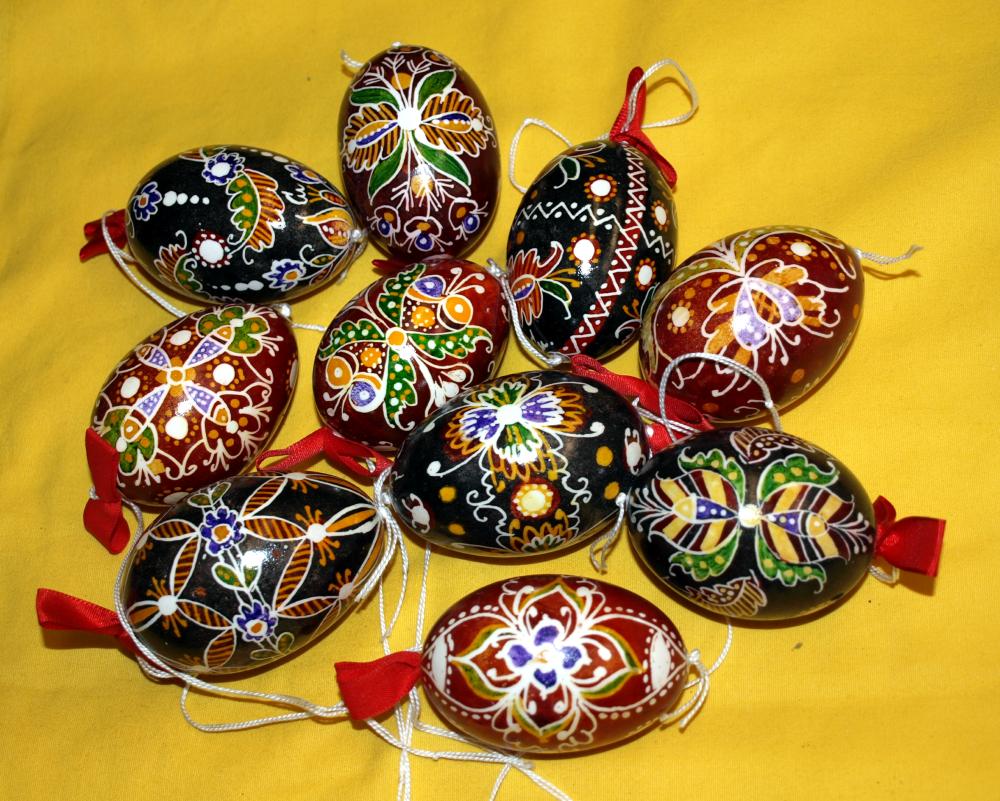 Decorated egg shells