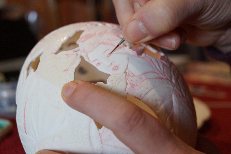 
		
Carving an ostrich egg, step by step by Christel Assante
  
		
