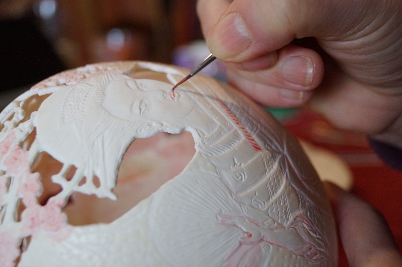 
		
Carving an ostrich egg, step by step by Christel Assante
  
		