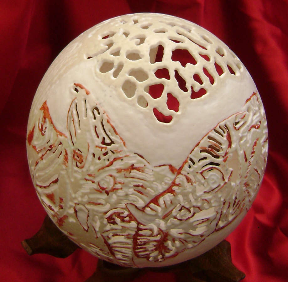 Sandrine, sculptrice sur oeufs