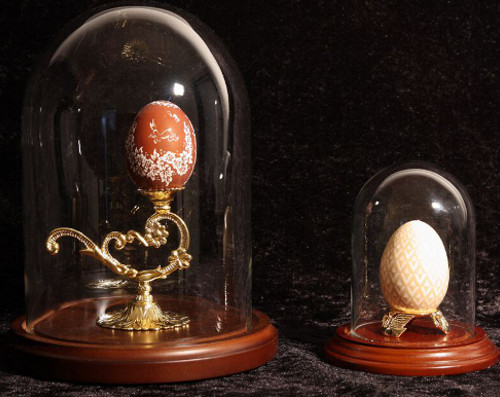 Cloches en verre et socle en bois pour protéger vos objets de collection