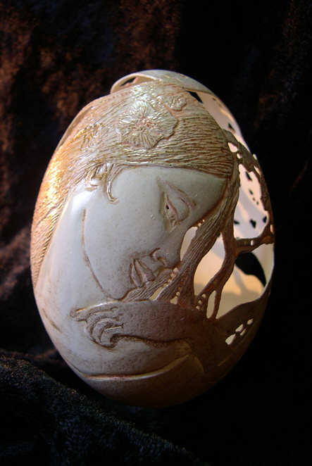 Christel Assante, egg shell carver