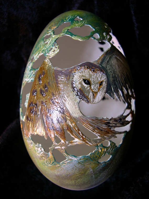 Christel Assante, egg shell carver