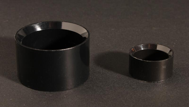 support oeuf, support minéraux : Cylindre  B Noir D=4cm  H=2,5cm