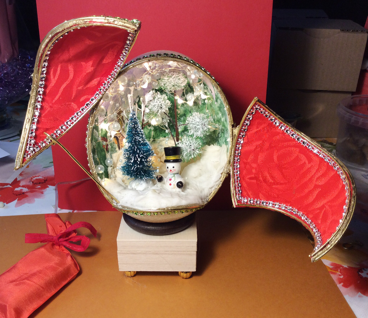  Oeuf décoré par Brigitte ( France) 