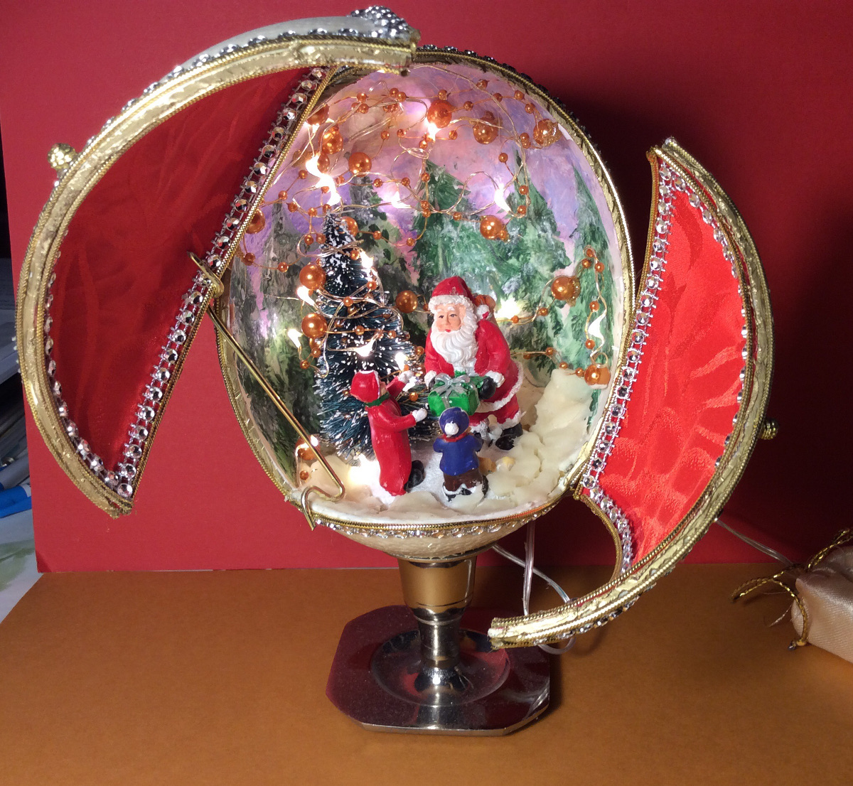 Oeuf décoré par Brigitte ( France) 