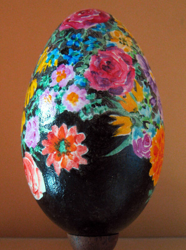 Oeuf d'oie peint, motif fleuri