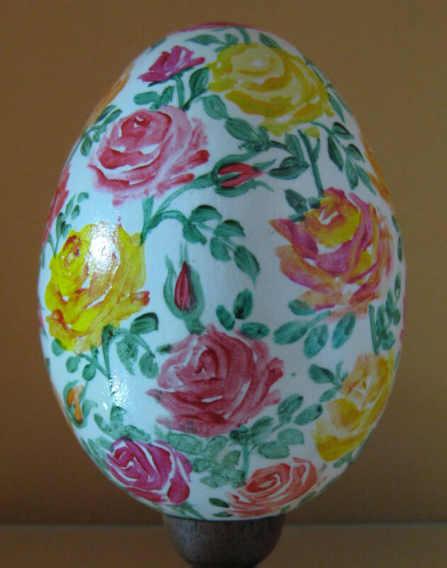 Oeuf d'oie peint, motif fleuri