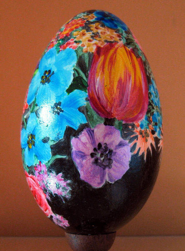 Oeuf d'oie peint, motif fleuri