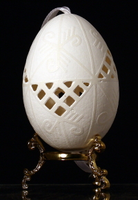 Carved goose egg shell worked with acid within shell thickness : Hungary