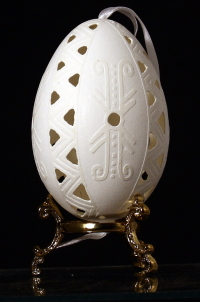 Carved goose egg shell worked with acid within shell thickness : Hungary