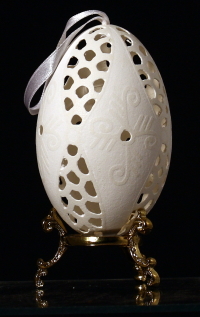 Carved goose egg shell worked with acid within shell thickness : Hungary