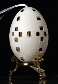 Carved goose egg shell worked with acid within shell thickness : Hungary