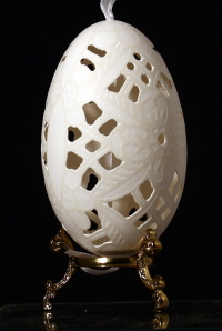 Carved goose egg shell worked with acid within shell thickness : Hungary