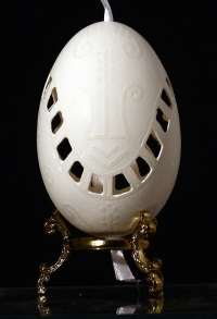 Carved goose egg shell worked with acid within shell thickness : Hungary