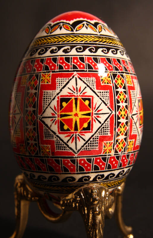  Oeuf décoré par Viorica ( Roumanie) 