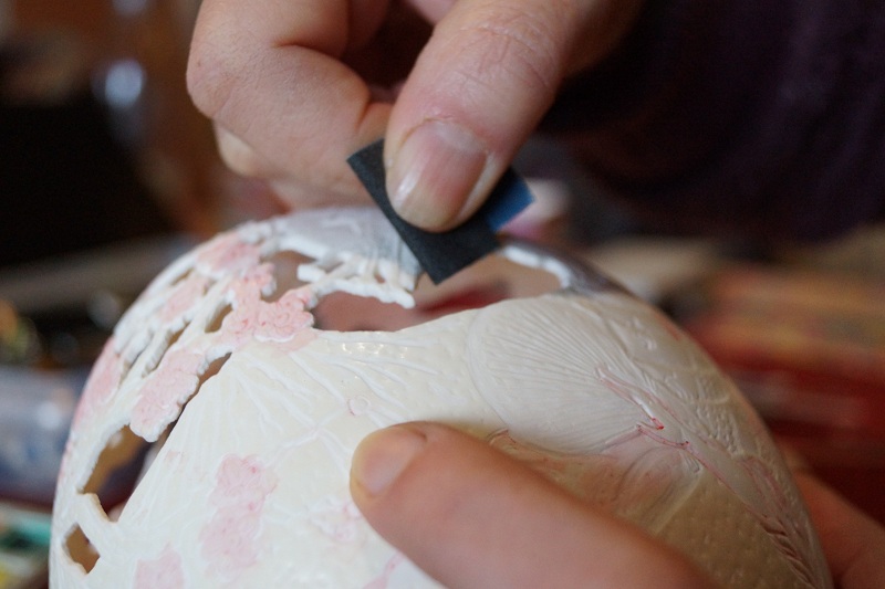 
		
Carving an ostrich egg, step by step by Christel Assante
  
		