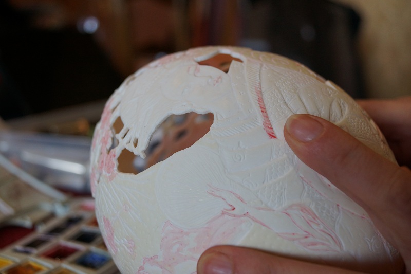 
		
Carving an ostrich egg, step by step by Christel Assante
  
		